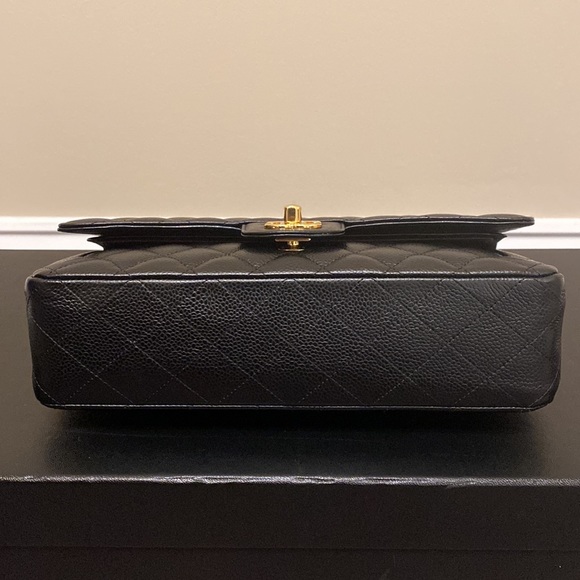 Chanel Medium Classic Flap Bag - Picture 4 of 15